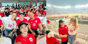 Fitri Carlina Foto Bareng Fefe Pacar Nathan Tjoe-A-On Pemain Timnas Indonesia