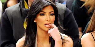 Foto - Kim Kardashian Tampil Seksi di Pagi Buta