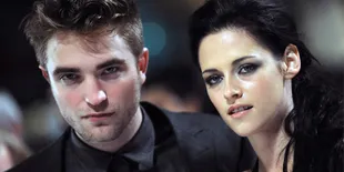 FOTO - Robert Pattinson dan Kristen Stewart Terbang Bersama