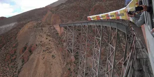 FOTO: 8 Rute Paling Berbahaya di Dunia, Berani Mencobanya?