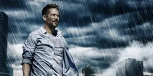 Foto Adegan Film Paul Walker HOURS