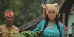 Foto Adegan Film PERAWAN SEBERANG