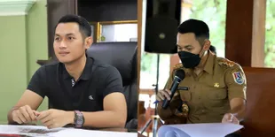 Foto Aditya Halindra Bupati Tuban yang Ganteng dan Masih Lajang, Viral Lagi Setelah Video Berbakti Kepada Ibu Jadi Sorotan