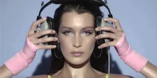 FOTO: Aerobic Menggoda Ala Bella Hadid Bikin Nggak Konsen