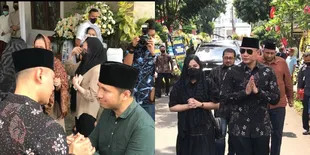 Foto Agus Yudhoyono dan Annisa Pohan ke Rumah Duka Mendiang Achmad Hermanto Dardak, Beri Kekuatan Buat Emil & Arumi Bachsin