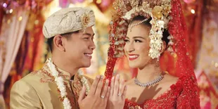 FOTO: Akad Nikah Mewah Nina Zatulini, Serba Merah & Romantis