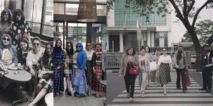 Foto Arisan Gank Kepompong, Mayangsari dkk Pose di Tengah Jalan