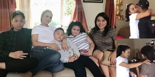 FOTO: Azriel & Aurel Beri Kejutan, Krisdayanti Menangis Terharu