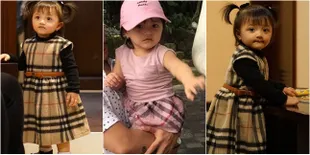 FOTO: Baby Arsy Pakai Dress Merk Mahal Burberry, Harganya 2 Juta?