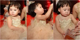 FOTO: Baby Gempi Pakai Dress Tutu Mewah di Red Carpet, Cute Abis!