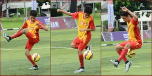 FOTO: Bastian Steel Pamer Skill Menawan di Atas Lapangan Hijau