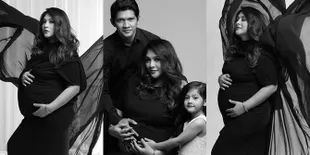 FOTO: Beginilah Maternity Photo Audy Item, Serba Black and White!