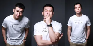 Foto: Bikin Meleleh, Herjunot Ali Berubah Jadi Si Pianis Ganteng