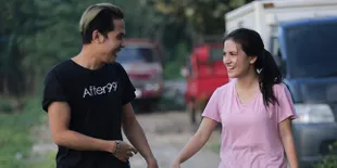 FOTO Bukan El Rumi, Marsha Aruan Lengket Dengan Gitaris Repvblik?