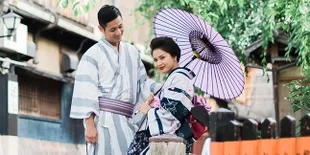 FOTO: Bulan Madu Cinta Junior - Putri Titian, Kompak Pakai Kimono