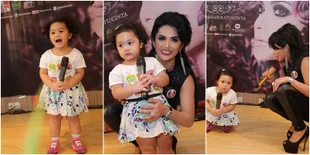 Foto Centilnya Amora Saat Nyanyi Bareng Krisdayanti di Panggung