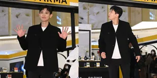 Foto Chanyeol EXO Tampil di Event Pertama Setelah Wamil, Terlalu Menjulang Sampai Sundul dan Bikin Fans Ragu Tingginya Cuma 185 Cm