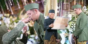 Foto Chevra Yolandi dan Keluarga Via Vallen Saat Midodareni yang Begitu Hangat, Mella Rosa Jadi Sorotan