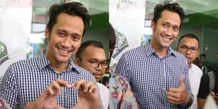 FOTO: Dapat Penangguhan Penahanan, Begini Pose 'Hati' Tora Sudiro