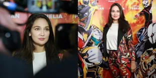 FOTO: Datang Dukung Reino, Luna Maya Pakai Baju Dengan Motif Unik