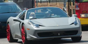 FOTO: Deretan Seleb Ini Mempunyai Mobil Sport, Keren & Mahal!