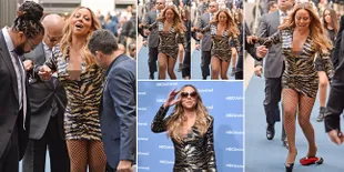 FOTO: Detik-Detik Mariah Carey Saat Nyaris Jatuh Tersungkur