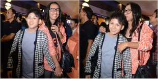 FOTO di Tengah Kermaian, Aming Tetap Pegang Erat Tangan Evelyn