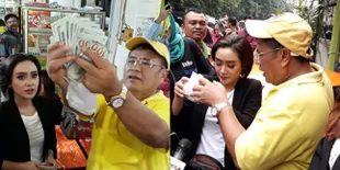 FOTO Disawer Uang Dolar Oleh Hotman Paris, Cita Citata Buka Suara