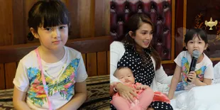 FOTO: Elea Anak Ussy Sulistiawaty Yang Kata Ibunya Terlalu Korea