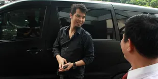 Foto-Foto Ahmad Dhani Laporkan Farhat Abbas ke Polda Metro Jaya