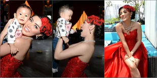 Foto-Foto Bella Shofie Pose Bareng Baby Alfath, Jadi Bunda Seksi!