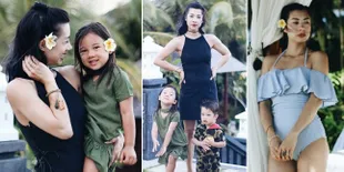 Foto-Foto Jennifer Bachdim Liburan di Bali, Hot Mom Cantik Sejati