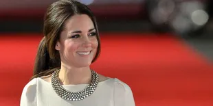 Foto-Foto Kate Middleton Pakai Kalung Imitasi di Acara Resmi