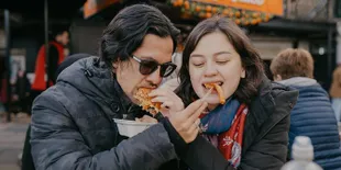 Foto-Foto Mesra Kimberly Ryder dan Suami Jelang Melahirkan, Sempat Suap-Suapan Segala