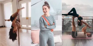 Foto-Foto Nikita Willy Pamer Body Lentur Saat Yoga, Pilates, Sampai Pole Dance: Sempat Pose Jungkir Balik Bareng Suami!