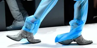 FOTO: Galeri Fashion Yang Gagal dan Bikin Bingung, Berani Pakai?