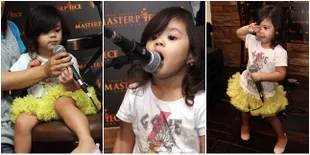 Foto Gaya Seksi Menggemaskan Safeea Putri Mulan Jameela