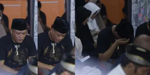 FOTO Gelar Tahlilan Untuk Mendiang Lina, Sule Tak Kuasa Menahan Tangis Sepanjang Doa Bersama