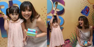 FOTO Gisella Senang & Terharu Gempi Menjadi Kids Seleb Kesayangan