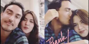FOTO: Hamish Daud Cium Manis Raisa Pasca Tunangan, Bikin Baper