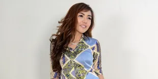 FOTO: Hot! Gigitan Bibir Bella Shofie Saat Disko Buat Gagal Fokus