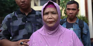 FOTO: Ibu Angkat Saipul Jamiell Pastikan Anaknya Tidak Homo