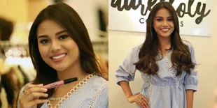 FOTO Ikut Jualan, Aurel Hermansyah Ungkap Kelebihan Lip Cream-nya