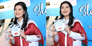 FOTO Jadi Model, Kahiyang Hadiri Launching Buku MUA Bennu Sorumba