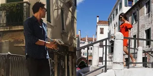 FOTO: Jalan-Jalan di Venesia, Begini Lunch Manis Raisa dan Hamish