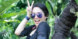 FOTO: Jalan-Jalan ke Singapura, Ussy Sulistiawaty Bak Sosialita