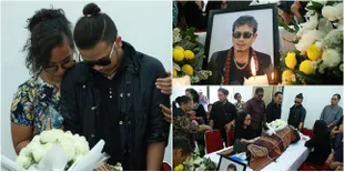 FOTO Jenazah Eddy Silitonga di Rumah Duka, Dunia Hiburan Bersedih