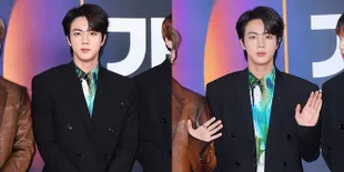 Foto Jin BTS di Red Carpet SBS Gayo Daejeon 2019 dengan Comma Hair, Bagai Pangeran dan Tunjukkan Pesona Worldwide Handsome Sejati