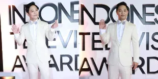 FOTO: Jin Goo Ganteng Berjas Putih di Red Carpet 'ITAwards 2016'