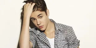 Foto Justin Bieber Berkeliaran di Rumah Selena Gomez